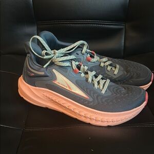 Altra Women's Torin 7 Shoes - Dark Blue and Coral size 7 in good condition